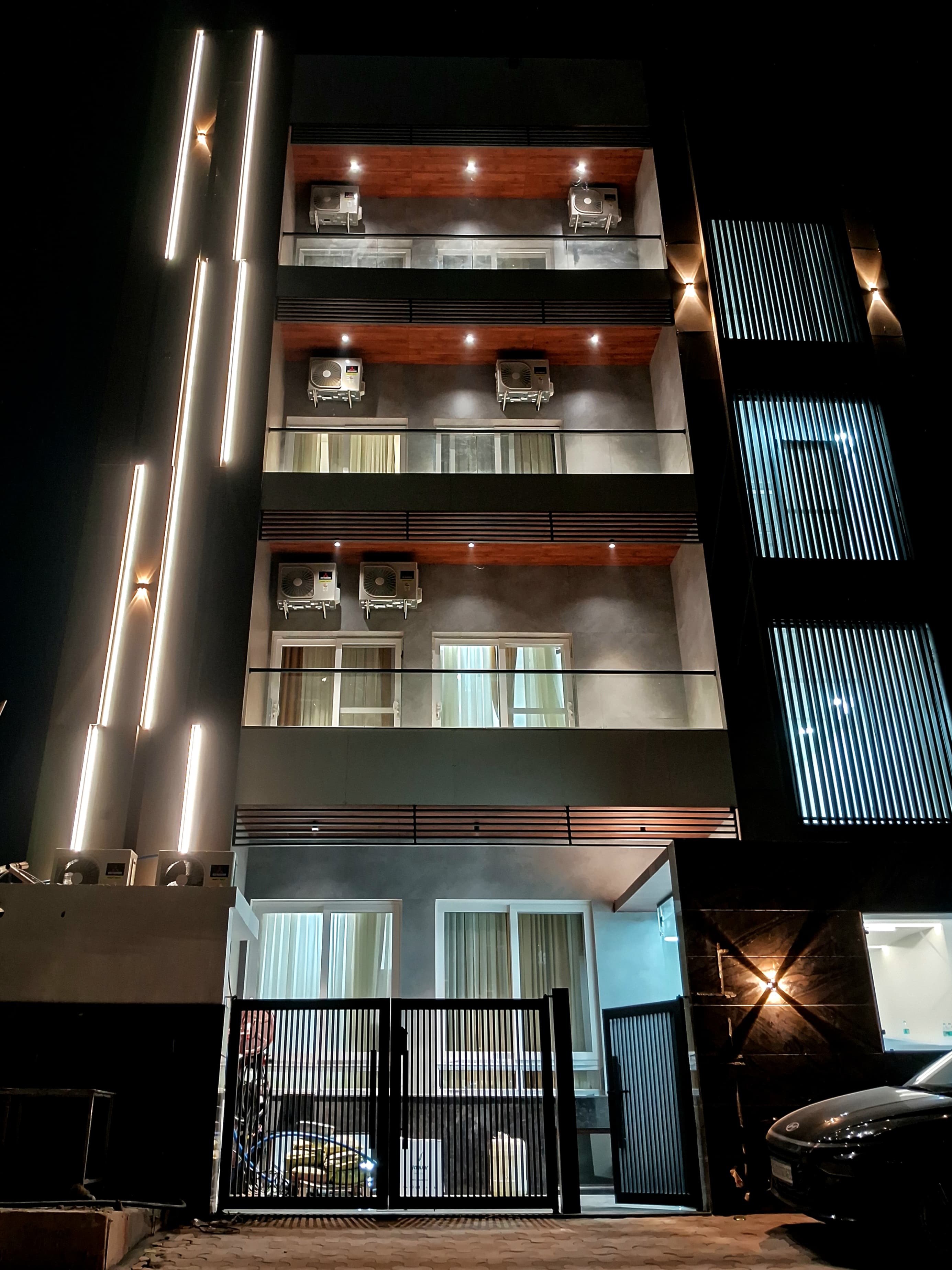KASPAR SUITES - Tap to explore photos