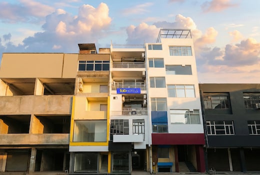 FabHotel Cosy Rooms - Nr. Embassies, DU South Campus