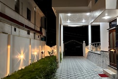 The London Villa, Varanasi