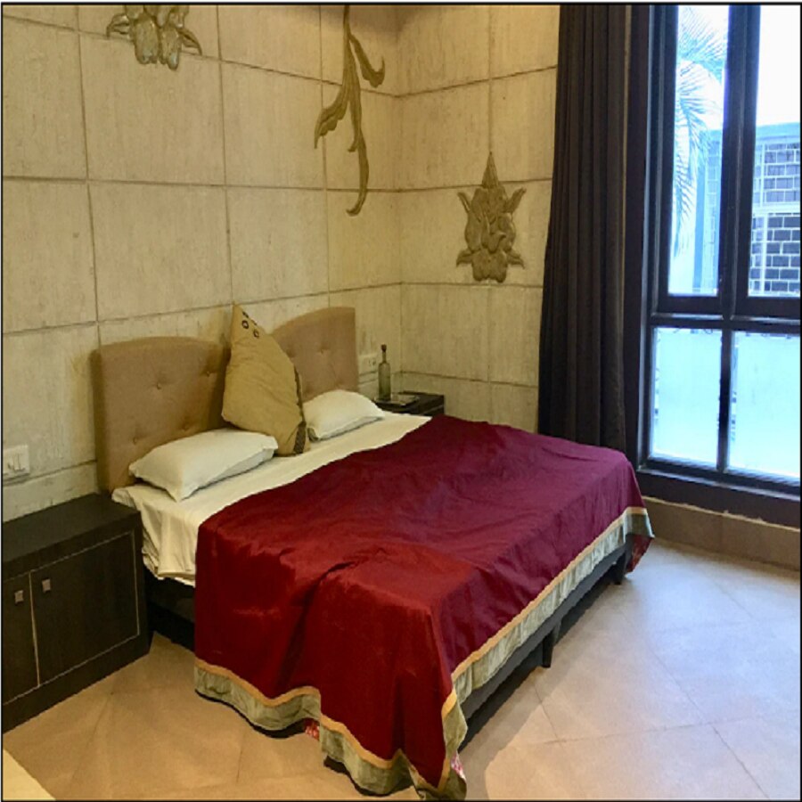 City centre comfort in a luxurious villa - Tap to explore photos