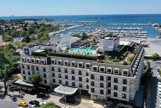 Wyndham Grand Istanbul Kalamis Marina Hotel