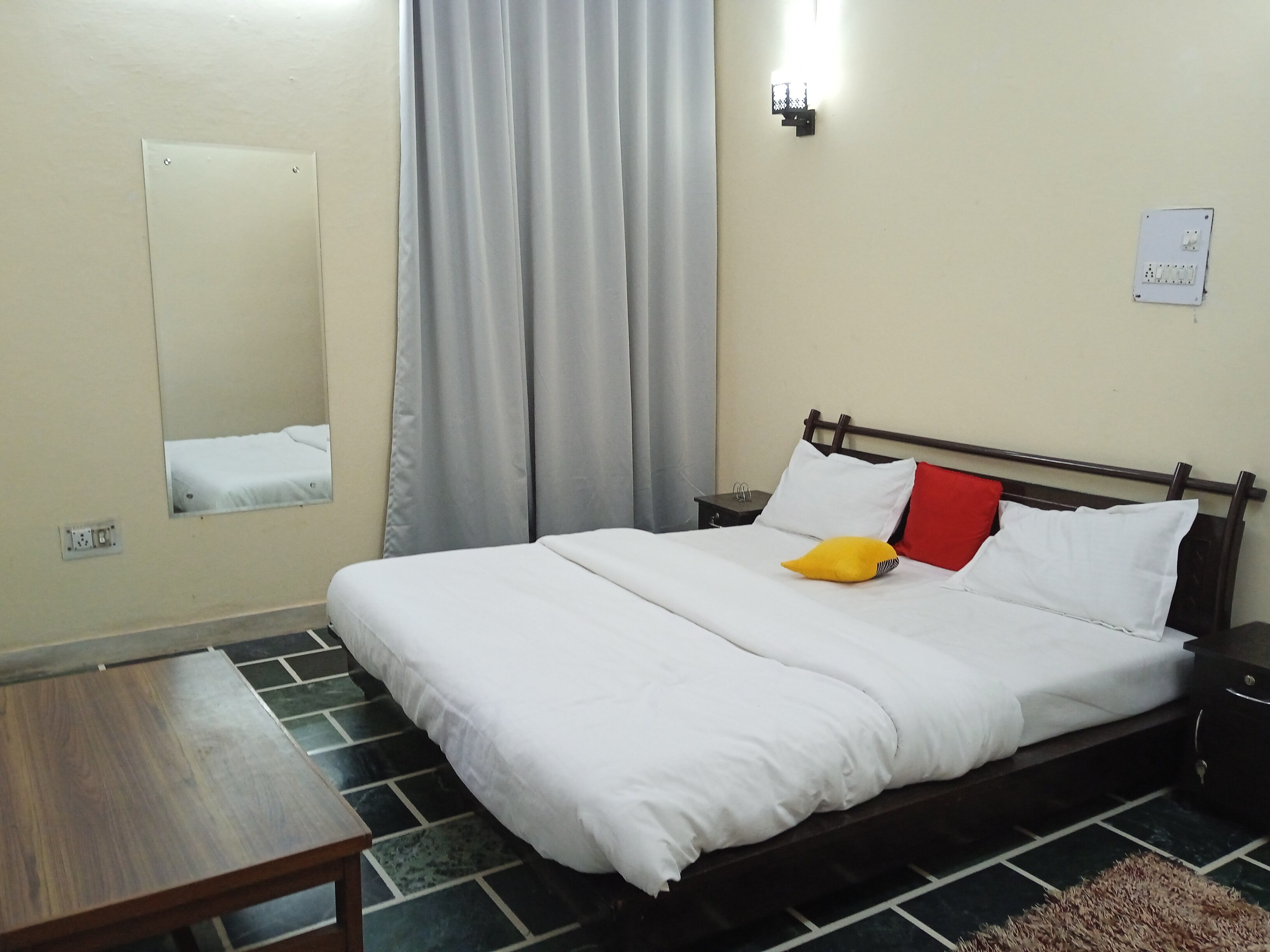 A Big Apartment near IGI Airport - Tap to explore photos