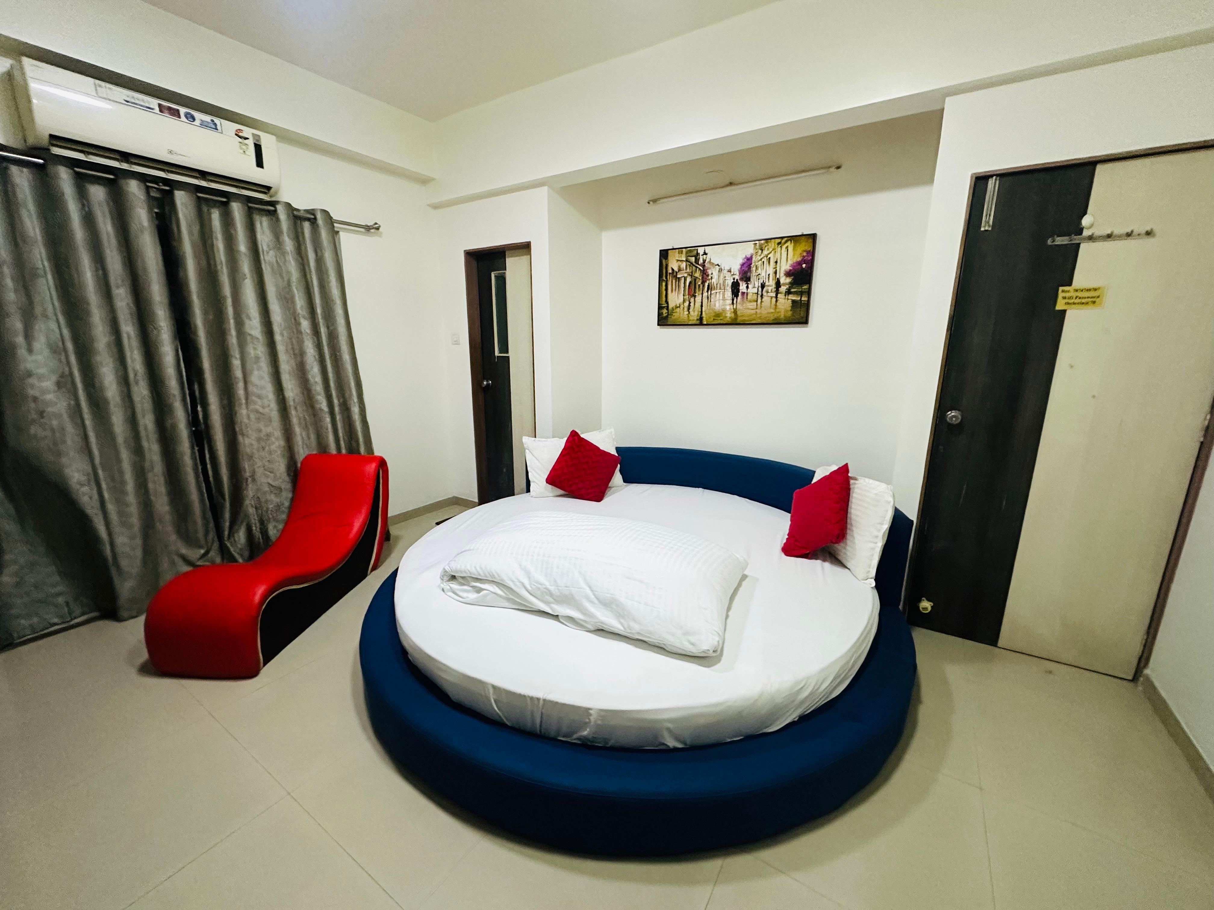 Hotel The Leela Baner - Tap to explore photos