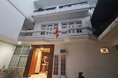 Chintpurni Deluxe Katra, Katra