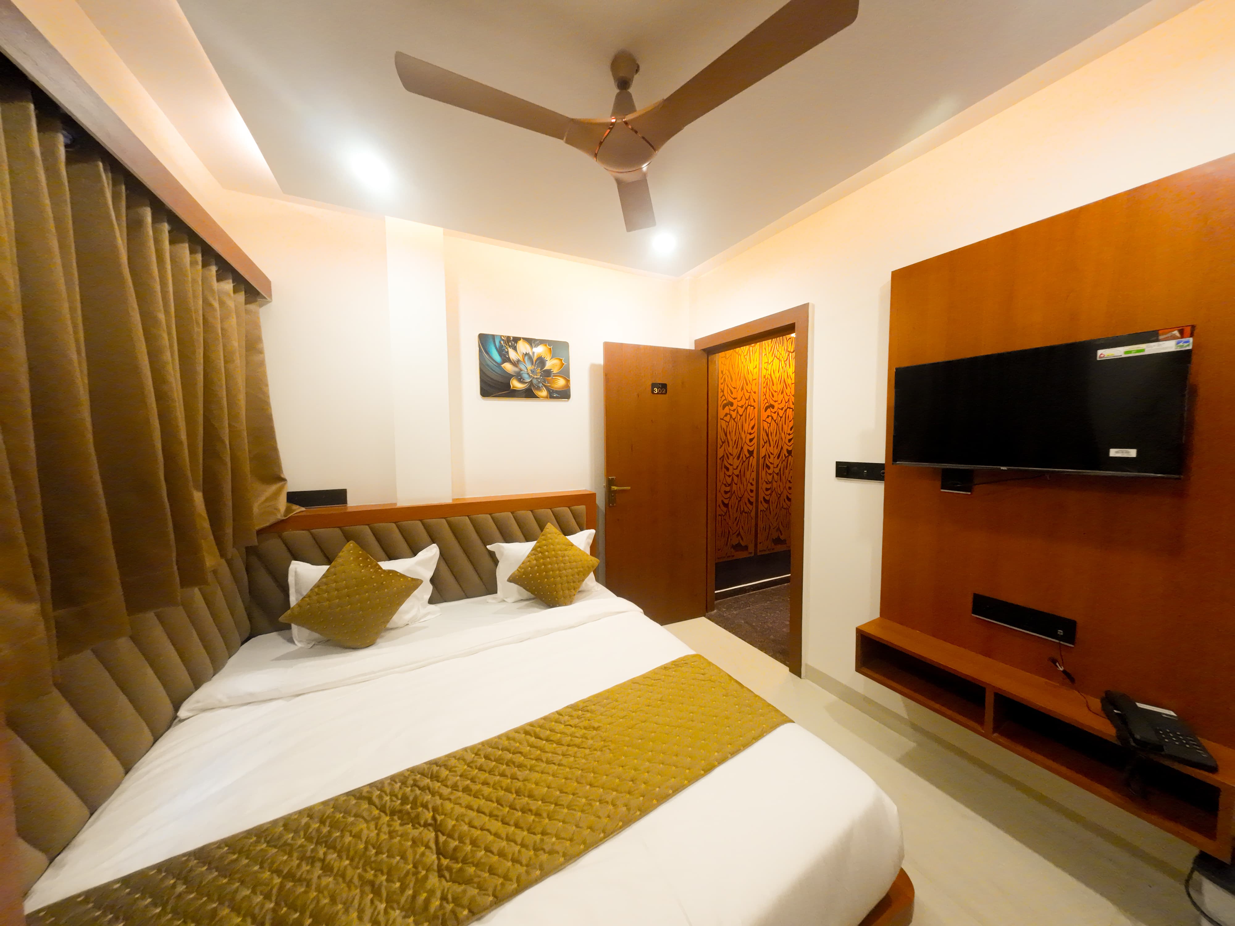 Hotel Narmada Palace - Tap to explore photos