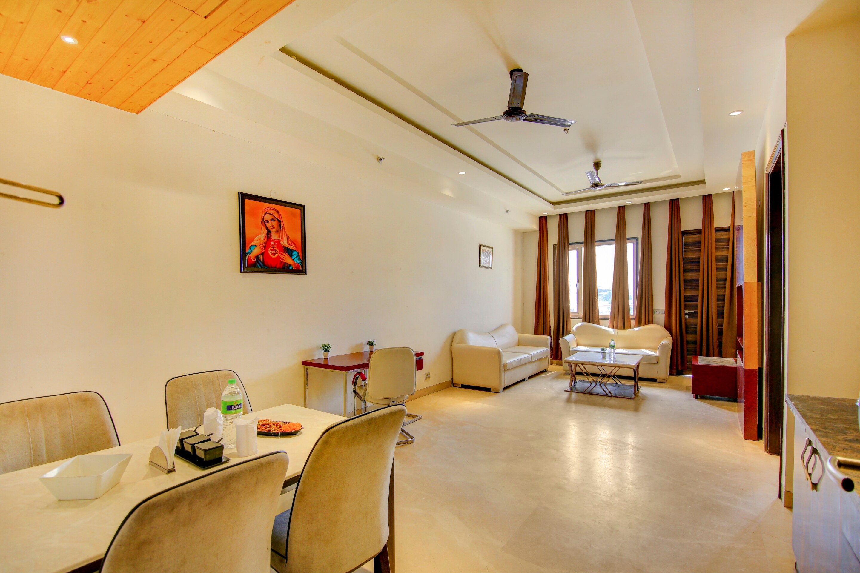 Super Townhouse OAK Hotel C Pearls - Tap to explore photos