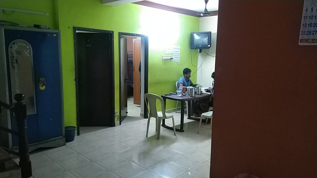 Serenity Avenue Hostel (Gents), Rakkiyappan Street, Mylapore - Tap to explore photos