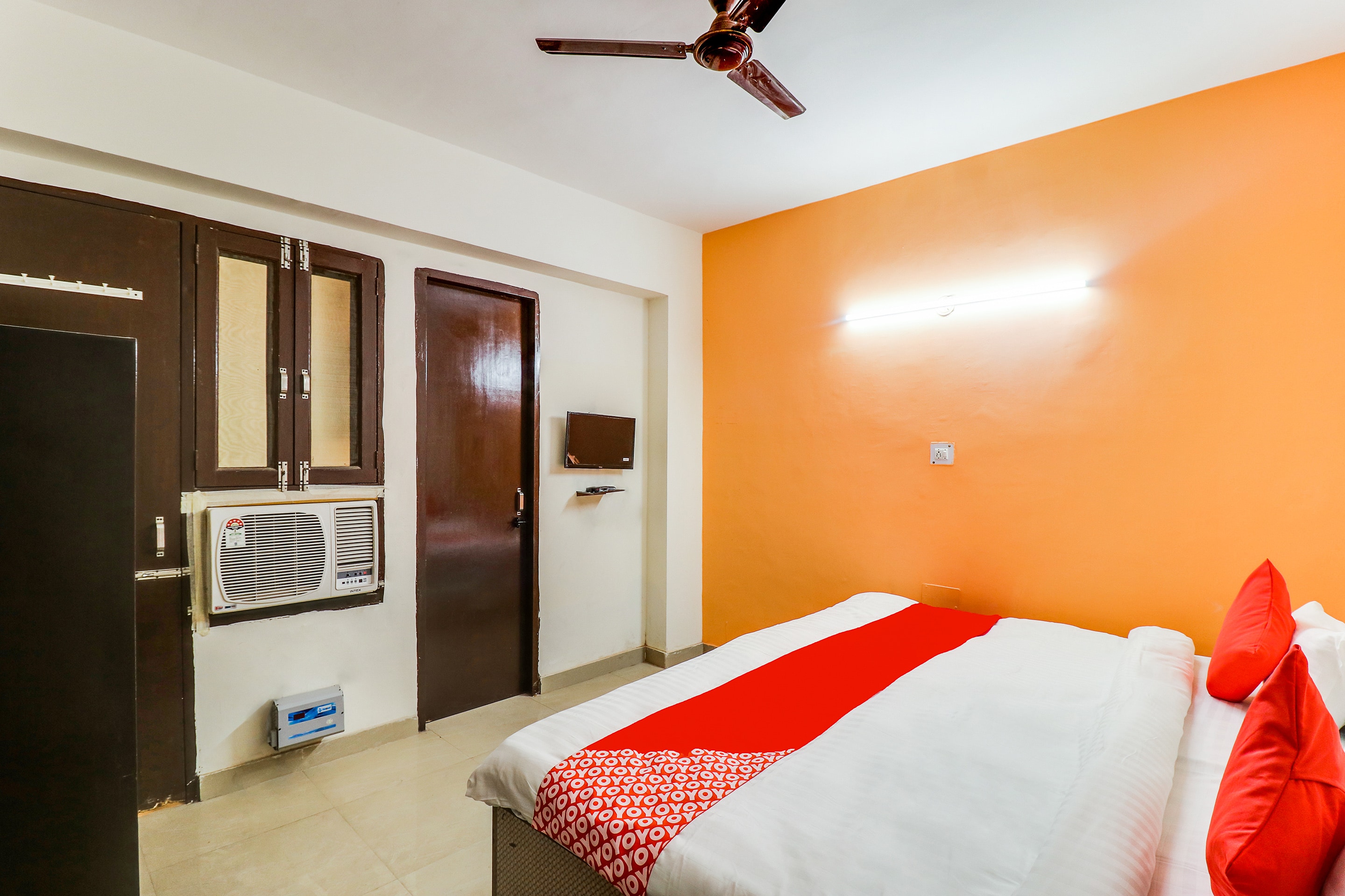Hotel O Gurugram Residency - Tap to explore photos