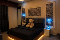 Vistara Stay With balcony Gaur City Centre, Greater Noida