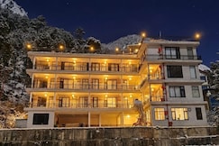 Crown Plaza Hotel and Cafe, Kasol