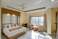 Hotel Woods View (2 mins walk to Mall Road, Mussoorie), Mussoorie