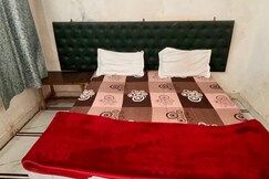 Girdhar Morari, Vrindavan