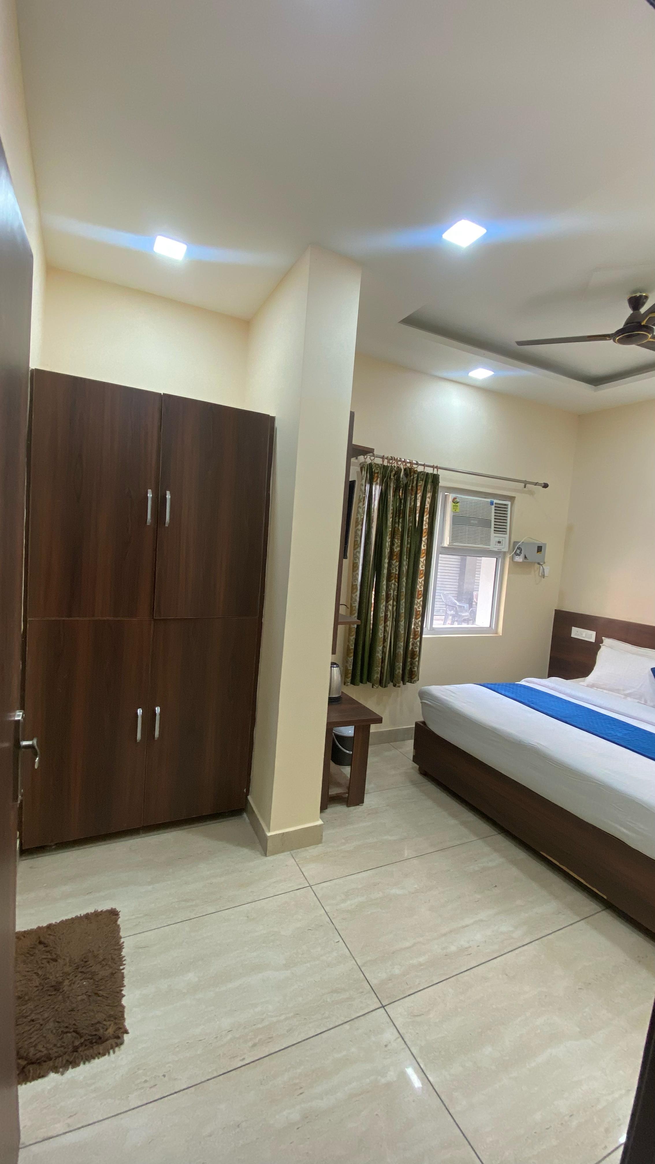 Hotel Khanna Regency - Tap to explore photos