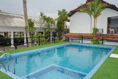 Avees, Alleppey