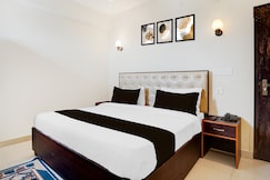 Super OYO 833835 Hotel Blue Stone, Prayagraj