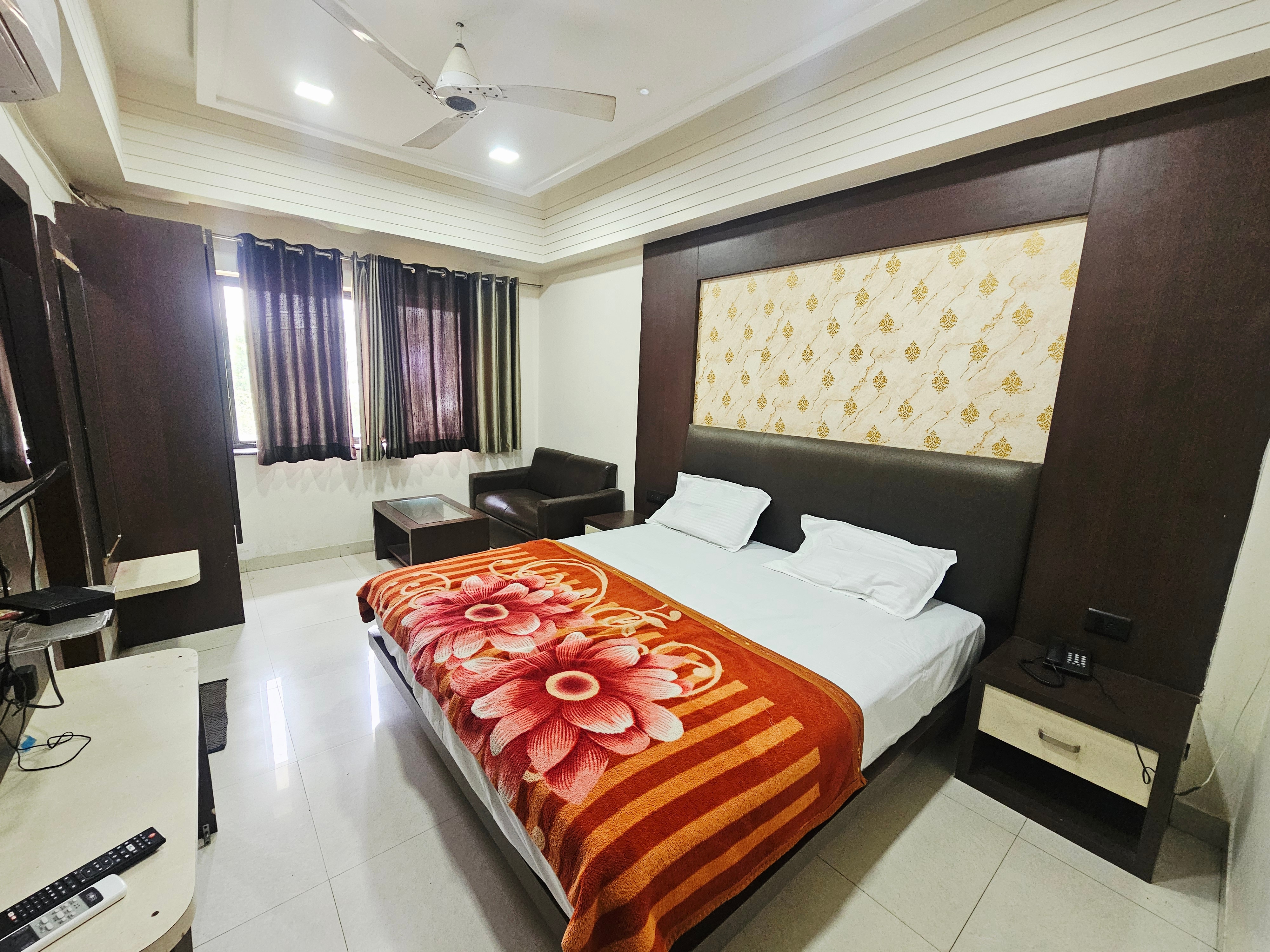 Hotel Sheetal Palace - Tap to explore photos