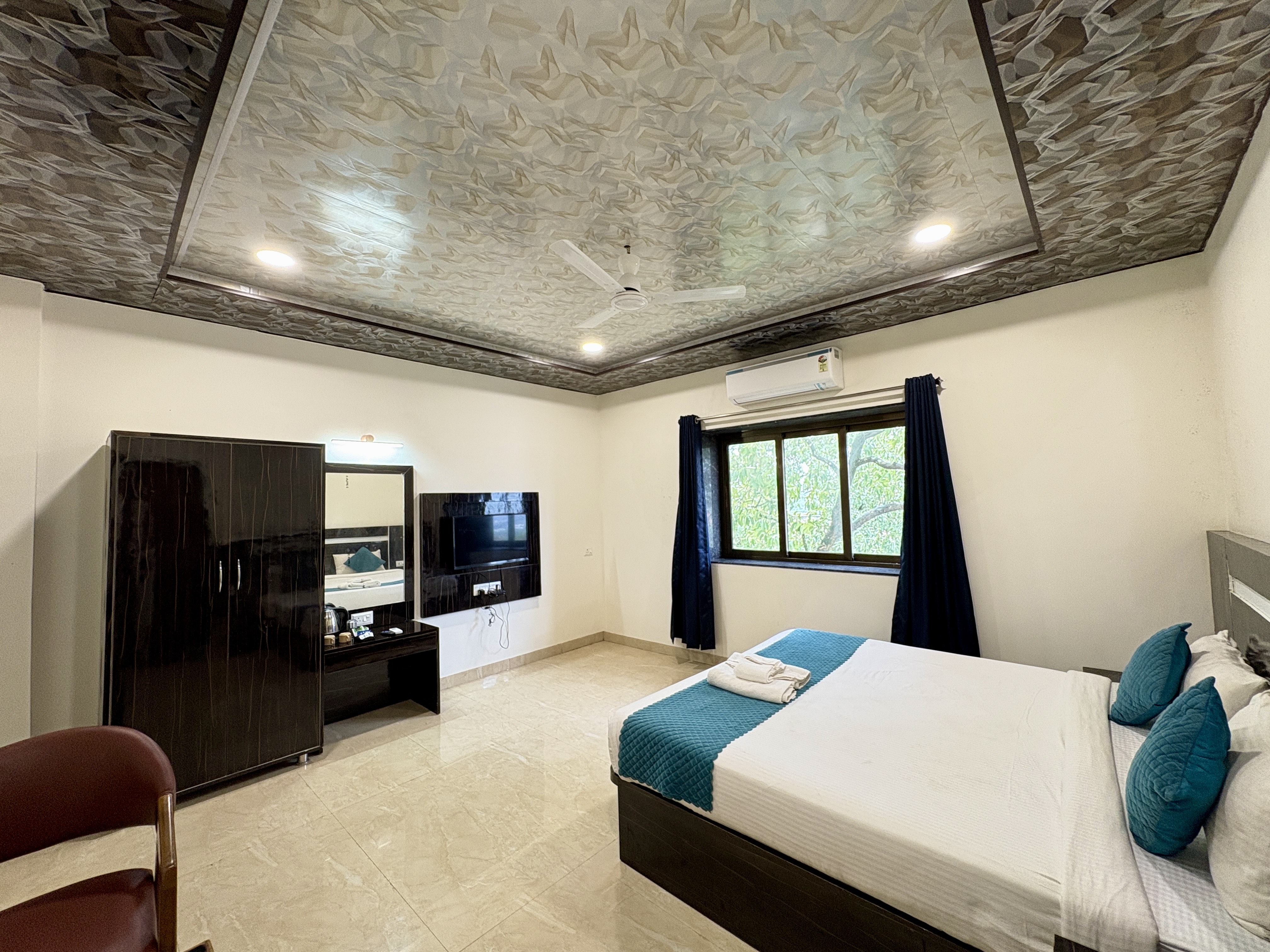 The Greenleaf Resort 5
