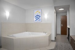 Holiday Inn Express & Suites Alexandria - Fort Belvoir, an IHG Hotel, Washington, D.C.