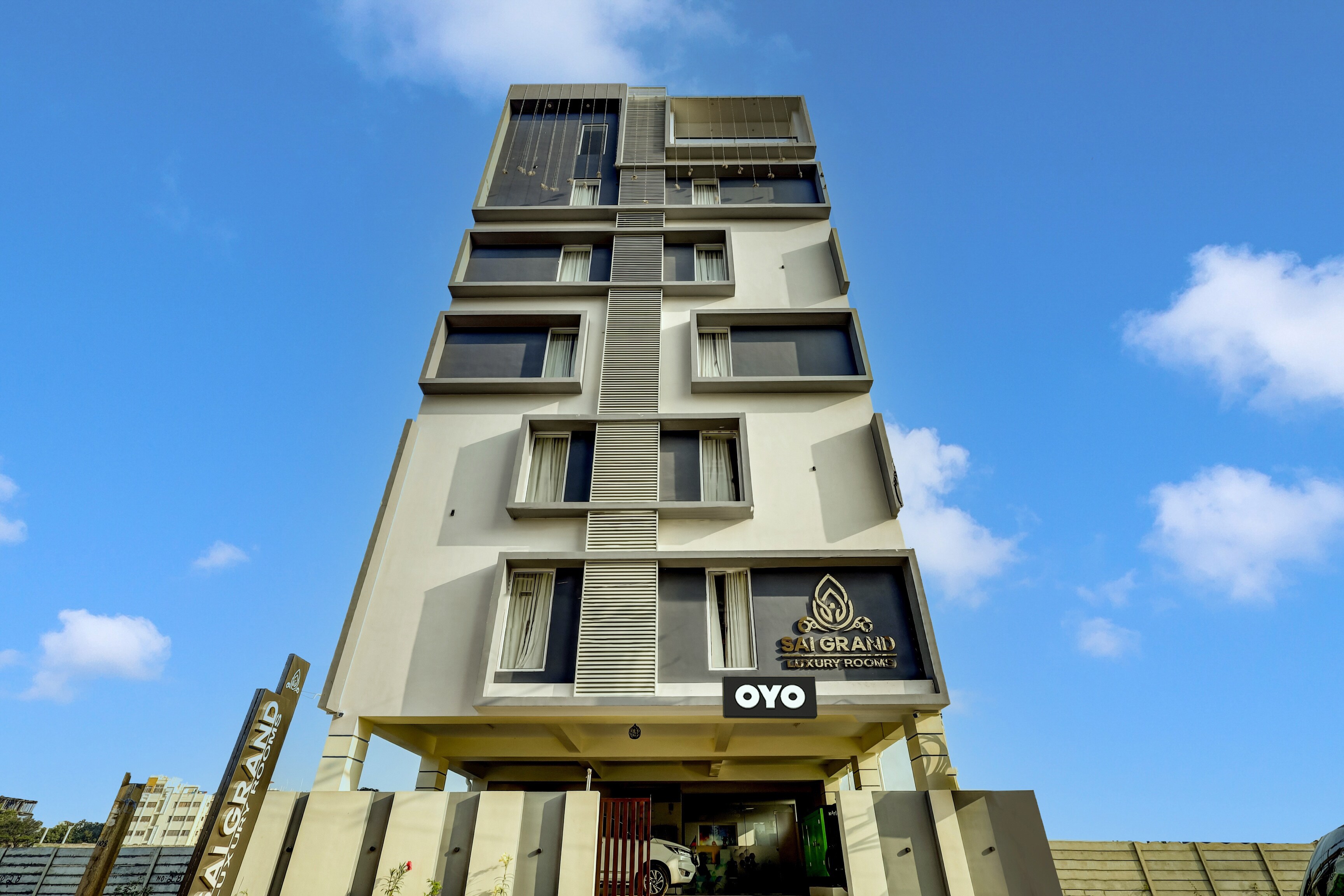 Hotel O SAI GRAND LUXURY ROOMS - Tap to explore photos