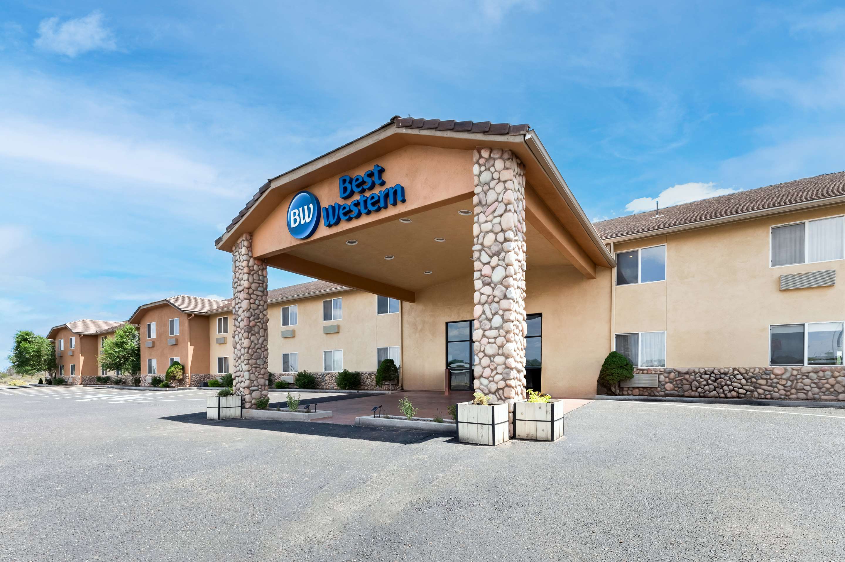 Best Western Snowflake Inn - Tap to explore photos