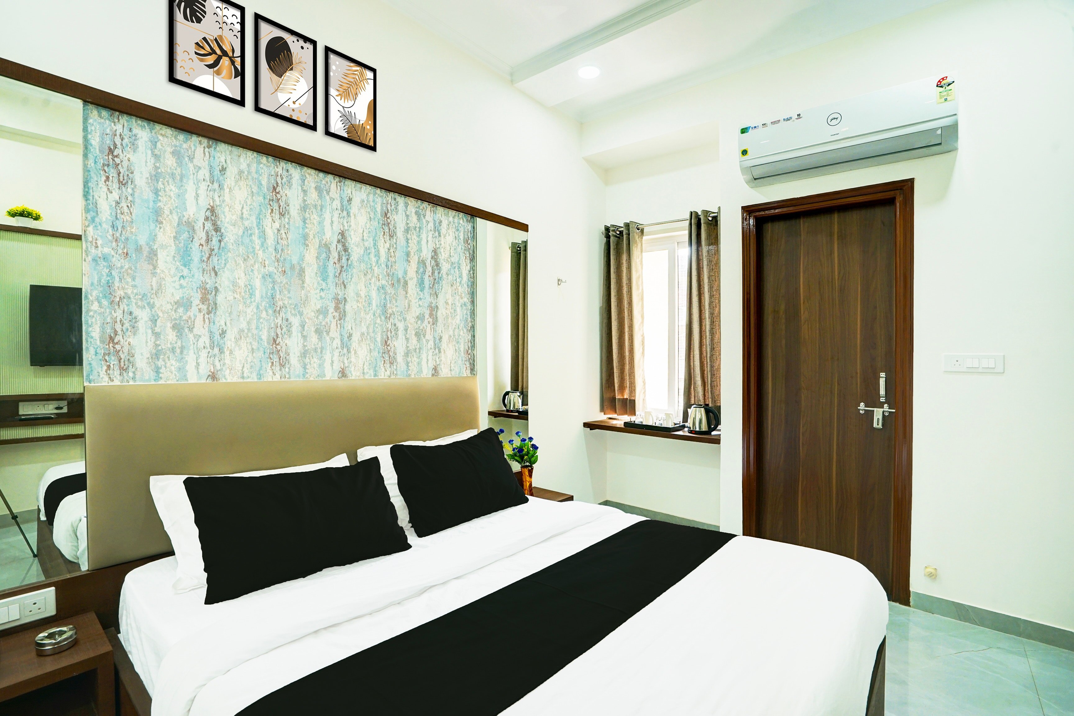 HOTEL O JAI PALACE AND GUEST HOUSE - Tap to explore photos