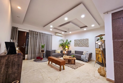Spacious serviced apartment Vasant kunj by Maple key stays