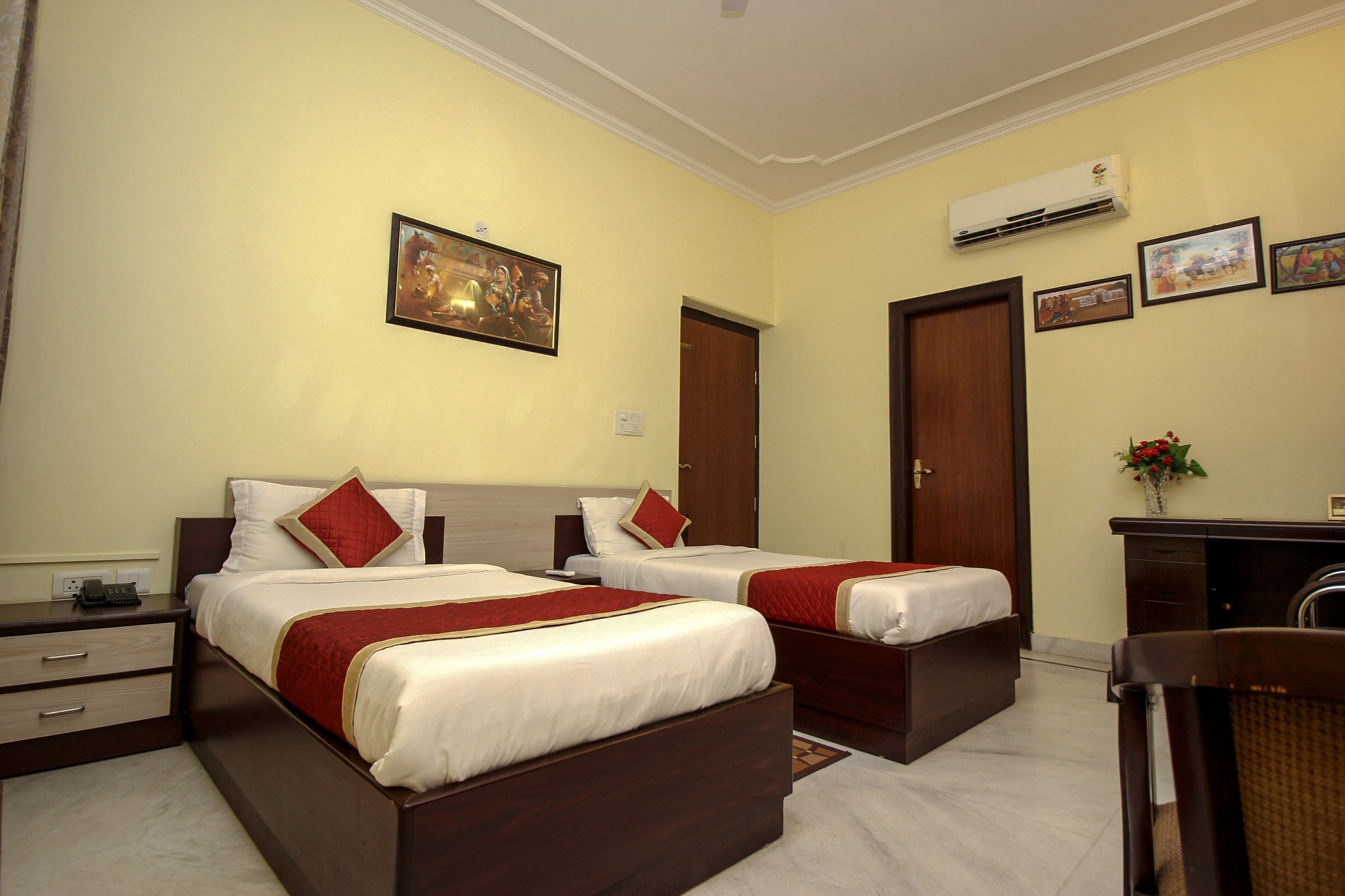 Super Hotel O Jaipur Stays - Tap to explore photos