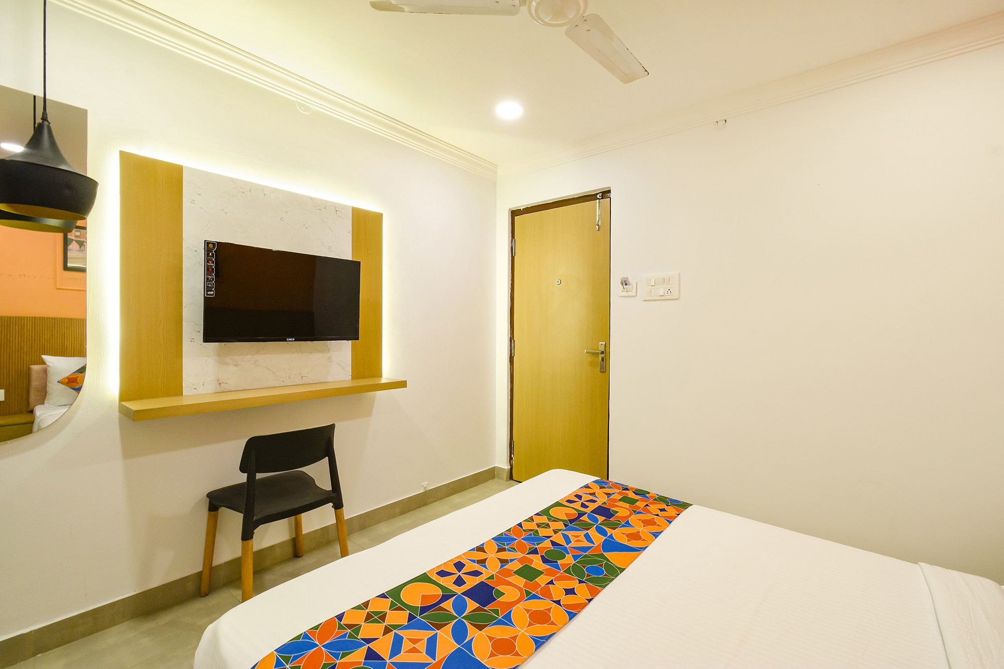 FabHotel The Cinco Primera - Nr KBR Park, Banjara Hills - Tap to explore photos