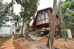 Mangifera TreeHouse at Elixir beach farm with Jacuzzi, Alibaug