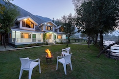 Water's Edge by VEO - Part of StayVista, Sonmarg