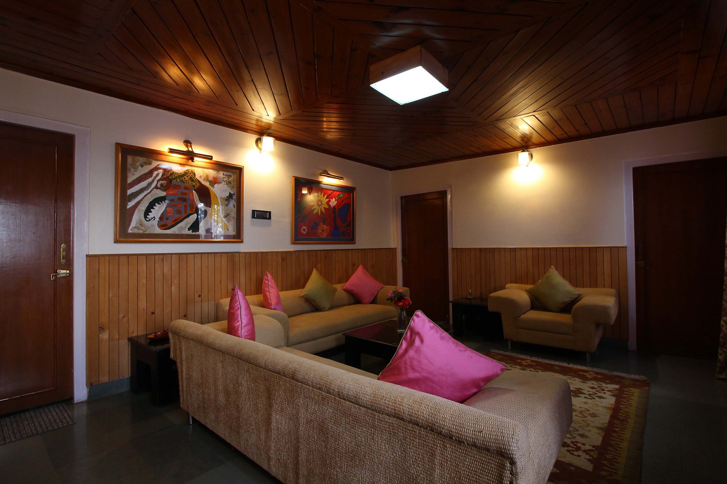 Pines Fell-2 BHK Luxury Homestay - Tap to explore photos