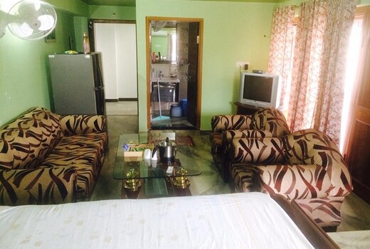 Jaipur Central: Wanderer's Room