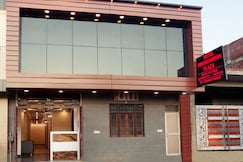 Hotel Dwarkadhish Plaza, Sultanpur