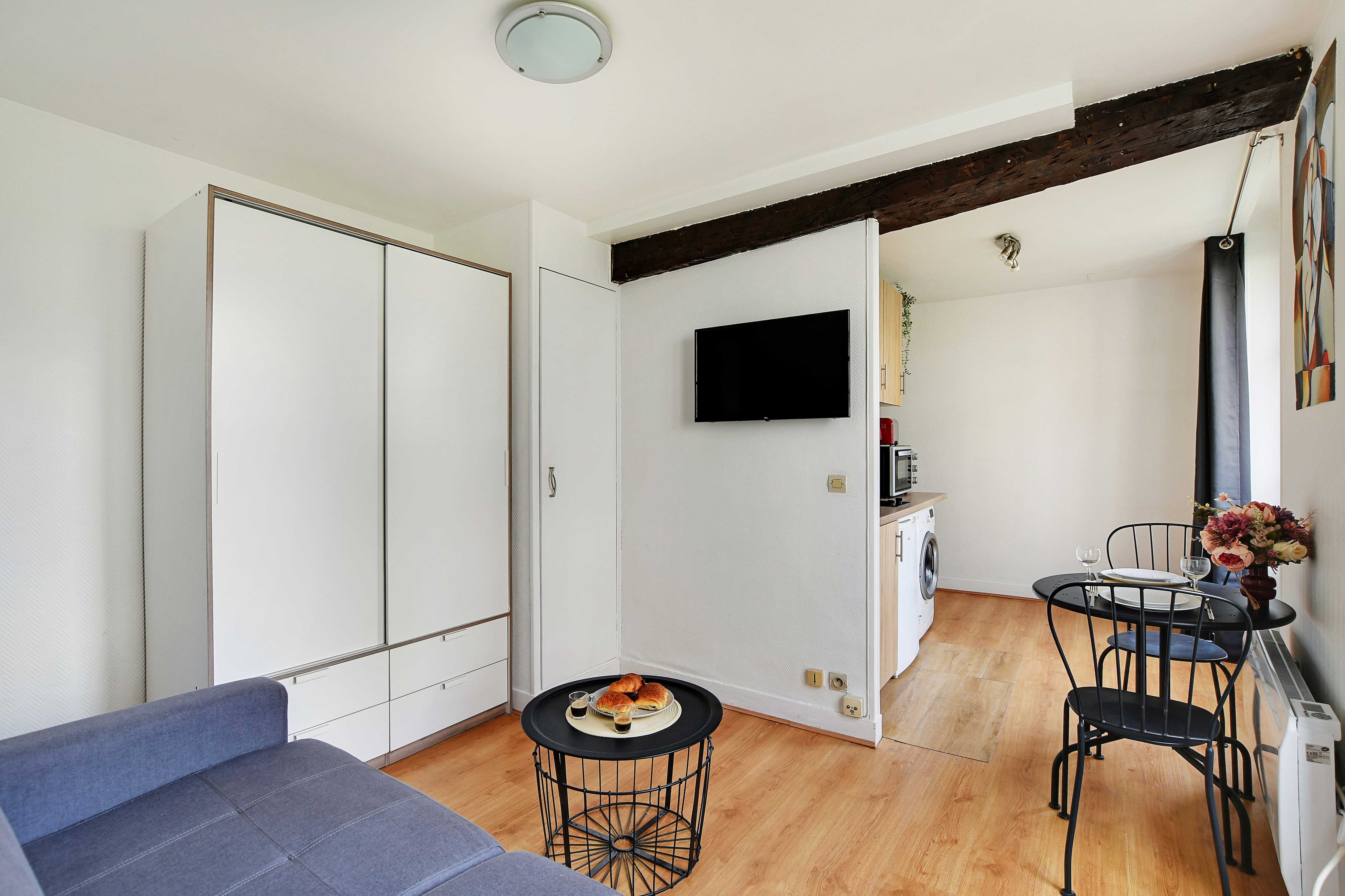 Studio in the heart of the Marais - Tap to explore photos