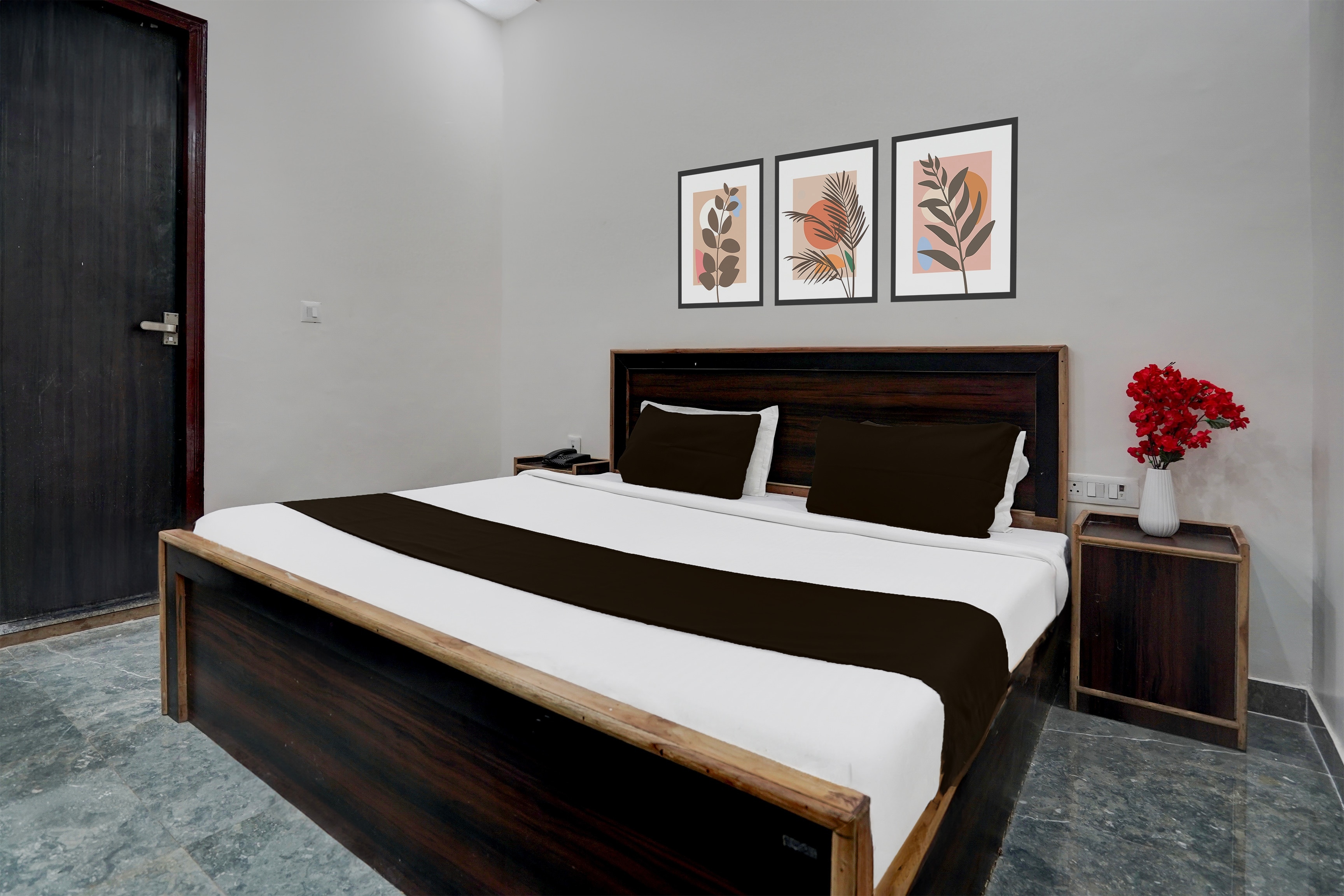Hotel O Govind Nagar Near Krishan Janm Bhoomi - Tap to explore photos