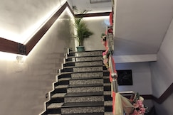 R. N Residency and Banquet, Bermo