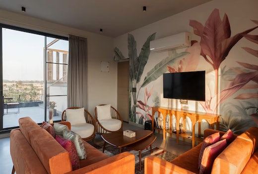 Sky Oasis | 3BHK Pool Penthouse