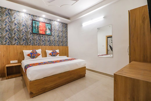 FabExpress Rainbow Villa - Nr. IGI Airport New Delhi