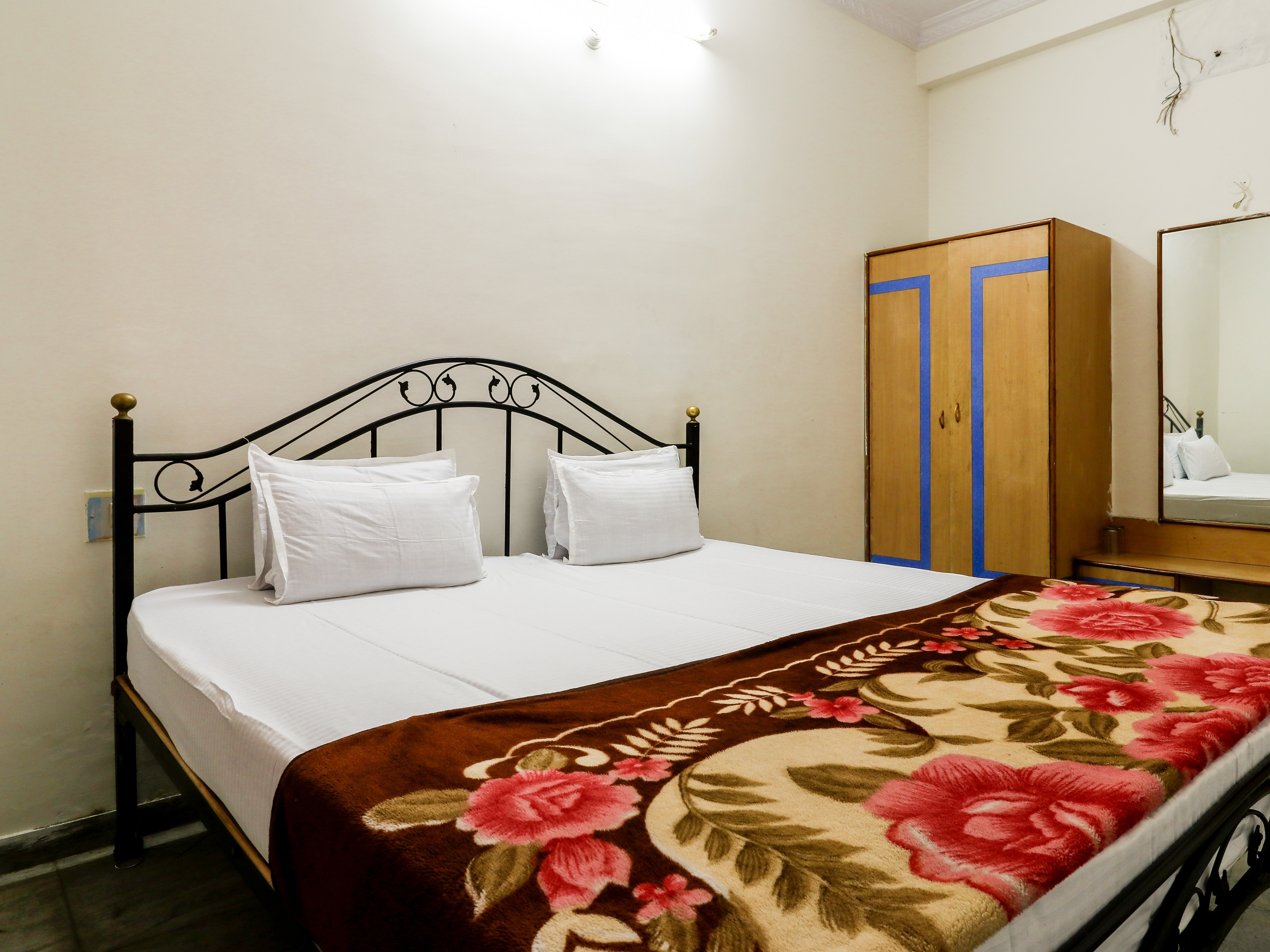 Hotel Status. 4