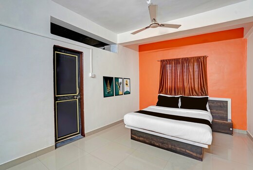 Hotel O Ashiyana lodge Wakad Bridge Bus Stop