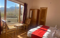 Deluxe Room with Mountain View