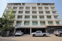 Super OYO 498 Ladawan Villa, Bangkok