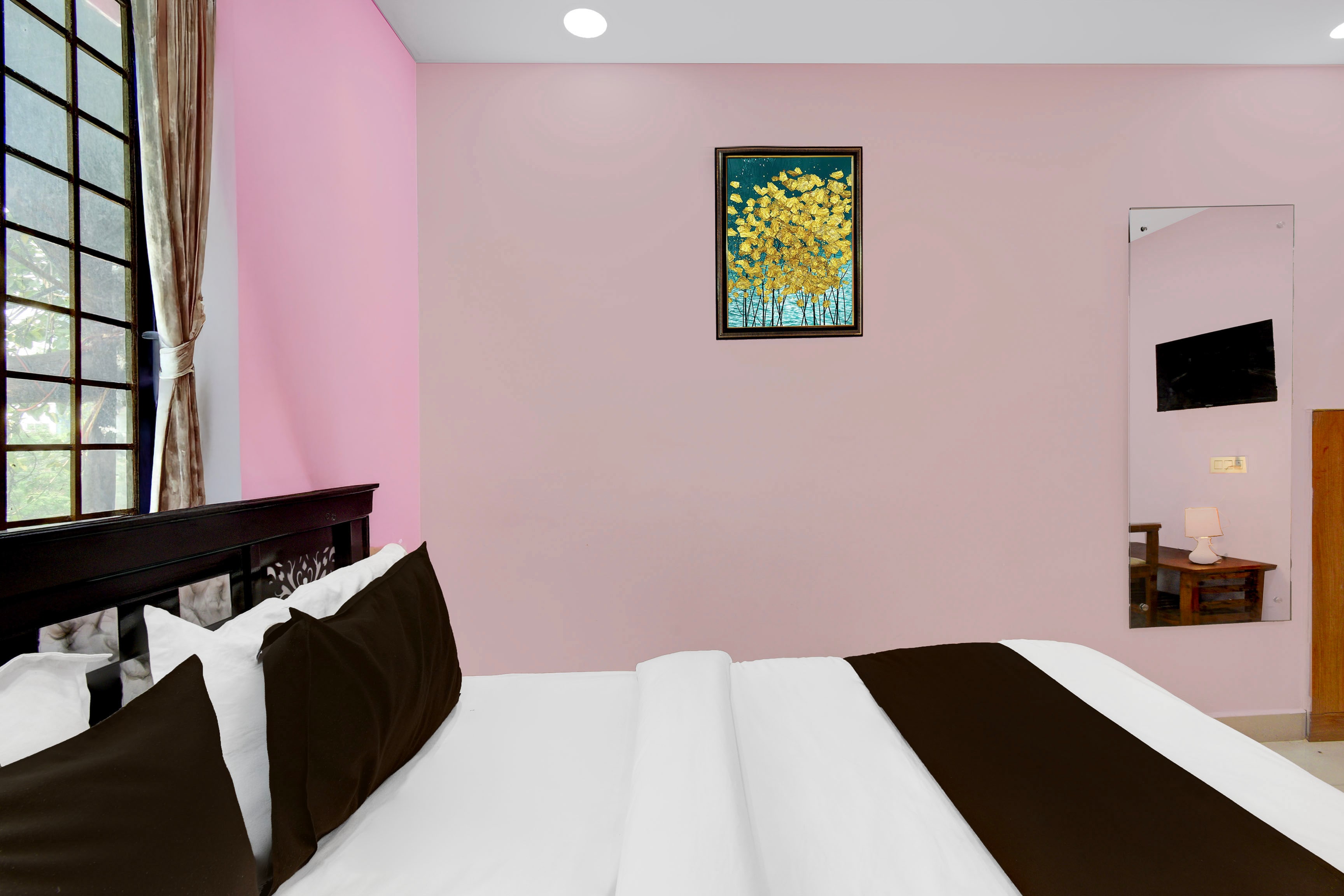 Super Hotel O Lakdikapul Near Birla Mandir - Tap to explore photos