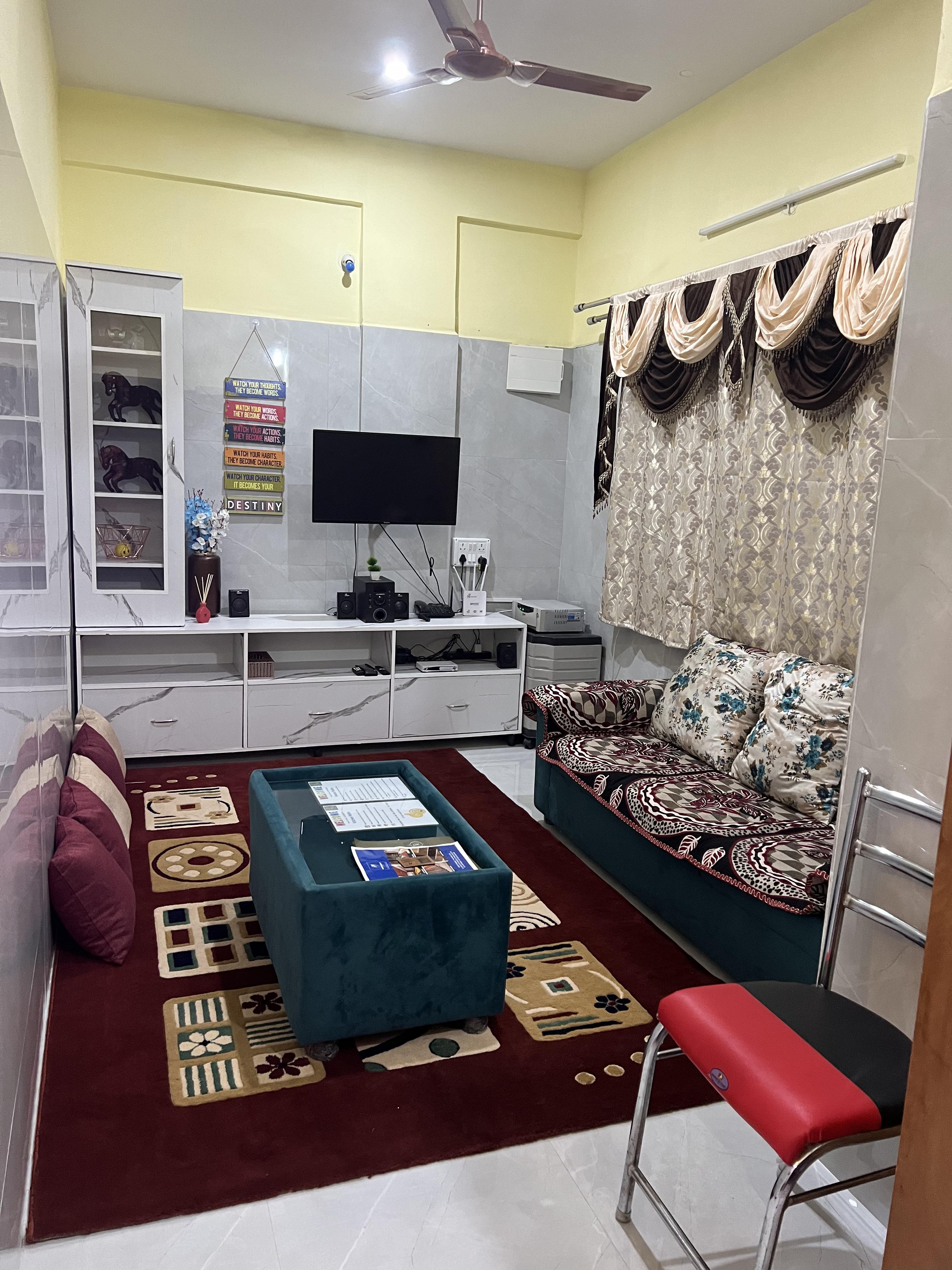 Cozy Elite 3BHK Luxury Apartment in Bangalore - Tap to explore photos