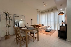 Premier 2-bedroom Lifeline apartment with free Parking, Dubai
