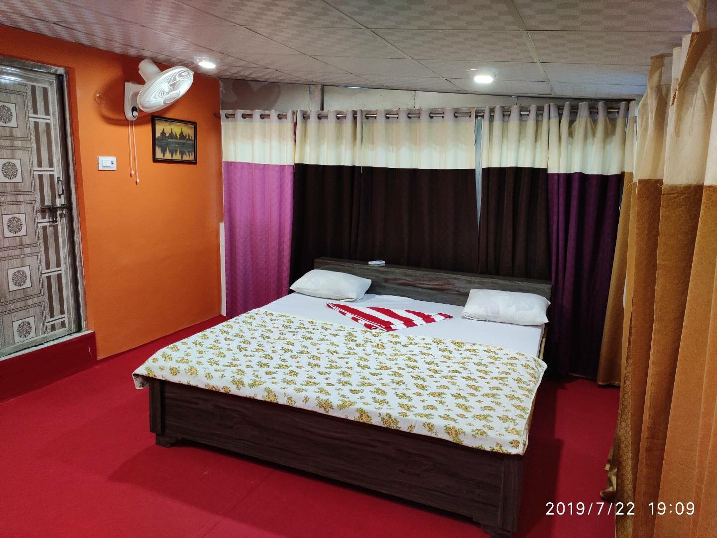 SHRI RAMRAJA GUEST HOUSE - Tap to explore photos