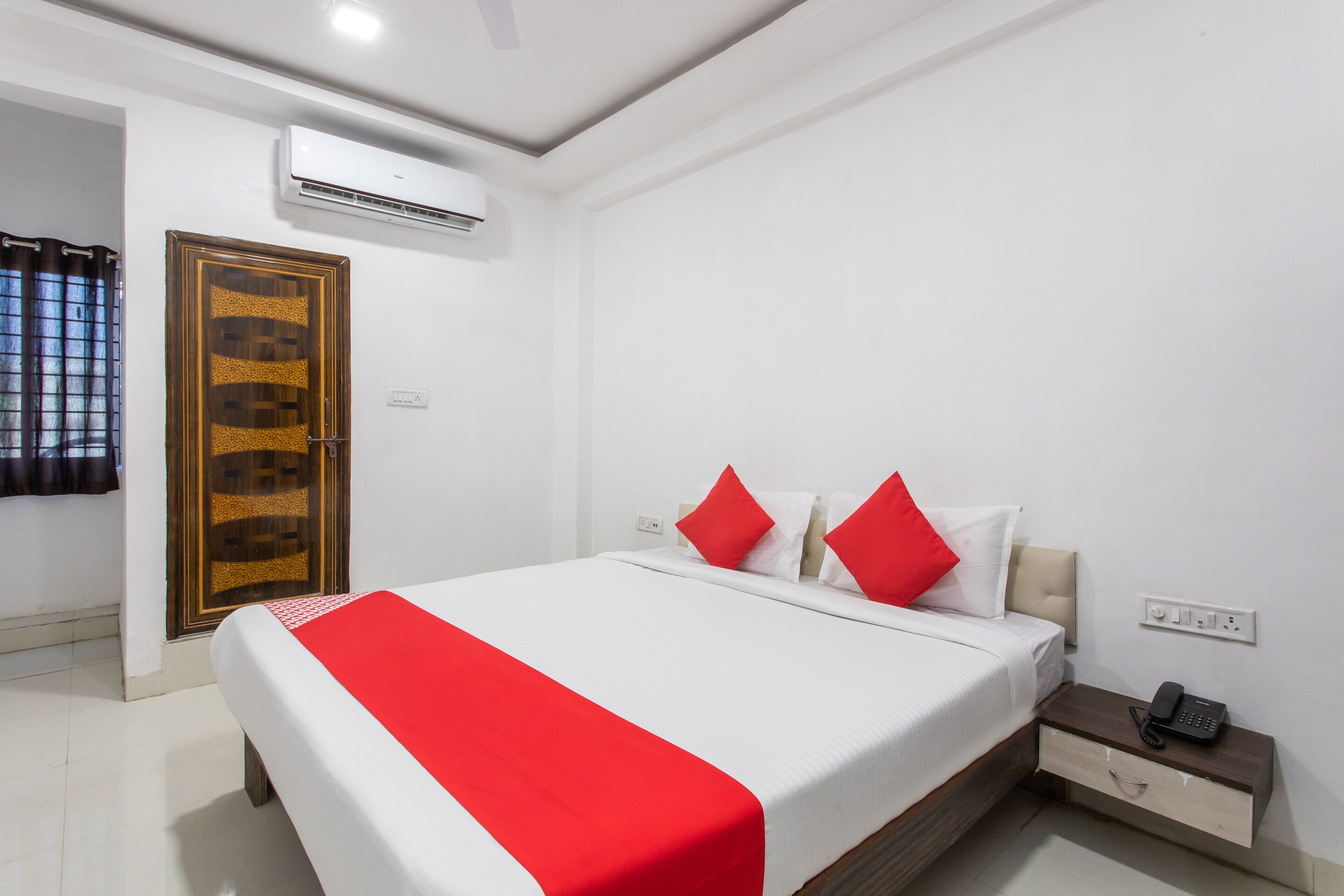 Collection O Vijay Nagar Indore Formerly Hotel Shiva Inn - Tap to explore photos