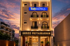 FabHotel Shree Priyasharnam - 500 m from prem mandir, Vrindavan