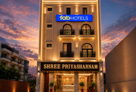 FabHotel Shree Priyasharnam - 500 m from prem mandir