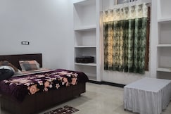 Royal palace, Soraon